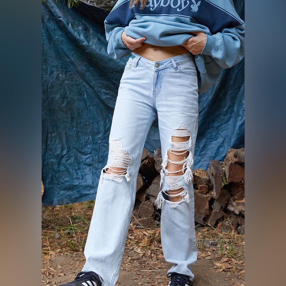 PLAYBOY BY PACSUN Cloud Ten V Dip Boyfriend Distressed Ripped Jeans - Picture 2 of 14